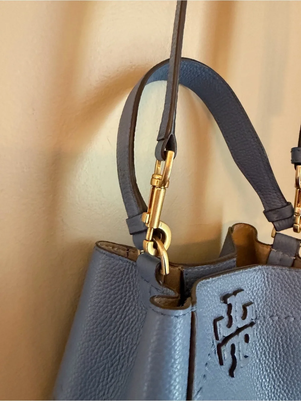 TORY BURCH McGraw Small 2way Leather Logo Hand Tote Bucket Bag Blue Crossbody